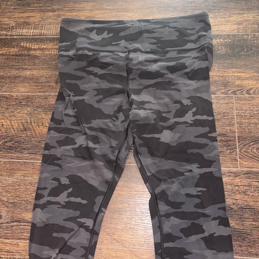 Athleta Black Salutation & Camo Elation 7/8 Set Leggings Size XL - Picture 10 of 14